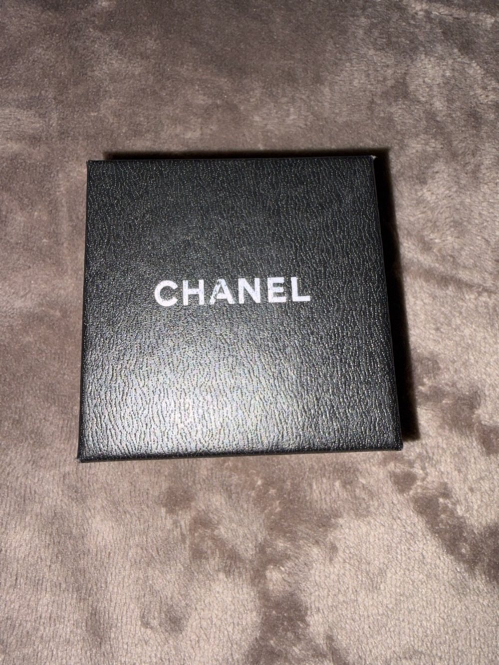 Chanel White  Brooch with Gold Trim - Picture 7 of 7